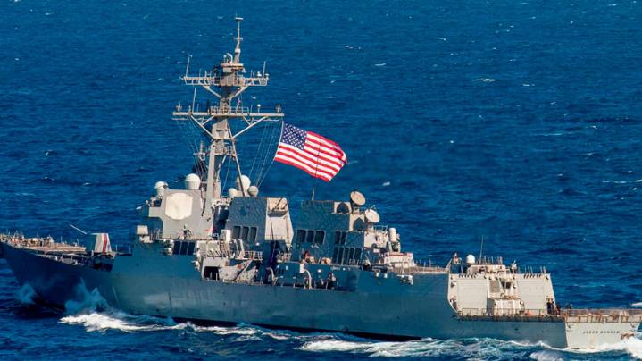 El destructor estadounidense USS Jason Dunham regresa a su puerto base tras 91 días de despliegue en el Caribe