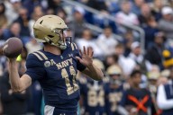 Deadspin | Injured Navy star QB Blake Horvath exits vs. South Florida