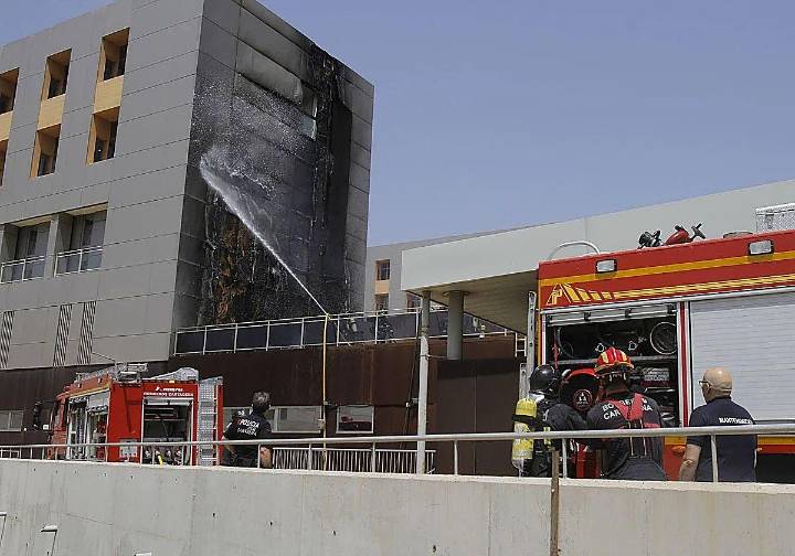 La fachada del hospital Santa Lucía de Cartagena era del mismo material del edificio de Campanar de Valencia