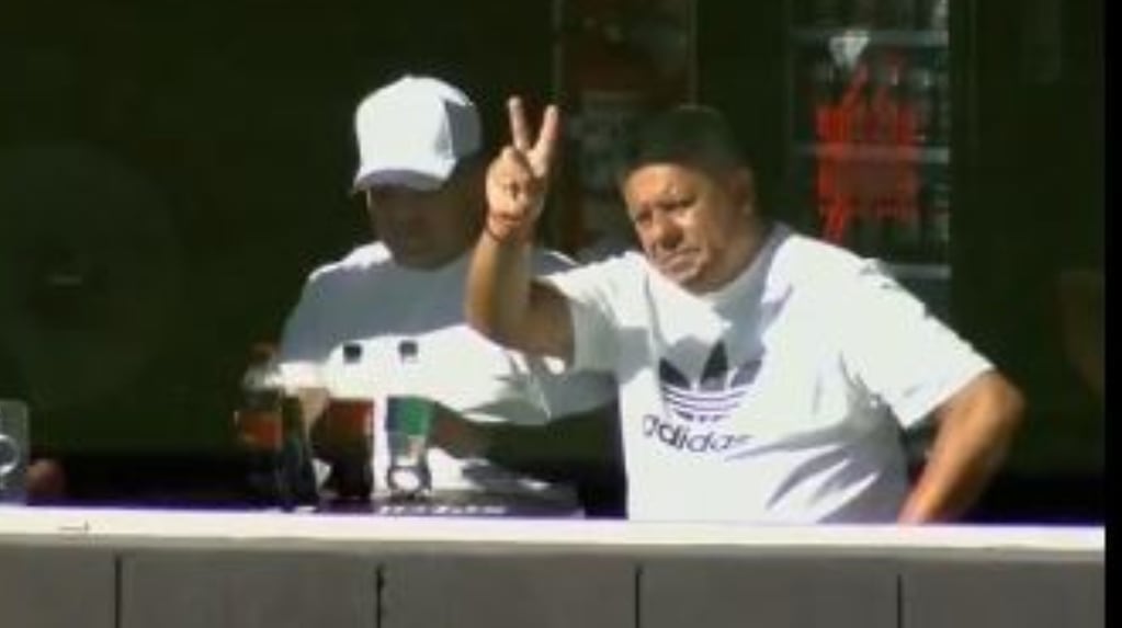 En medio del escándalo con Estudiantes, Chiqui Tapia reapareció en un estadio y un gesto llamó la atención