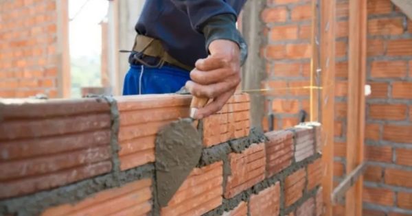 UOCRA cerró un nuevo acuerdo salarial: subas acumulativas y sumas fijas