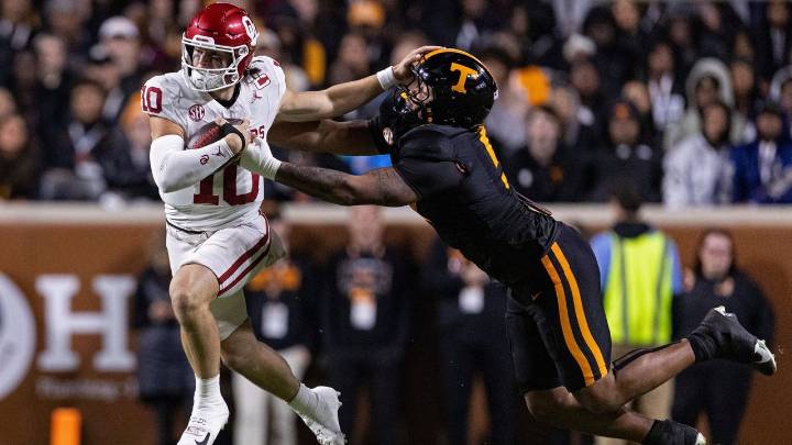 Mateer runs for decisive TD, leads No. 18 Oklahoma over No. 14 Tennessee 33