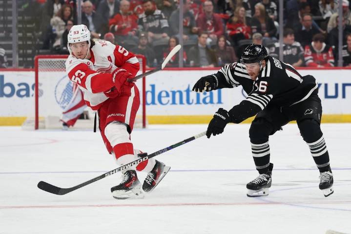 Deadspin | Red Wings hope to start piling wins with lowly Predators in town