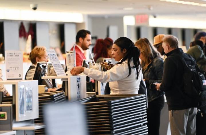 Maine travelers anxious over nationwide flight cancellations