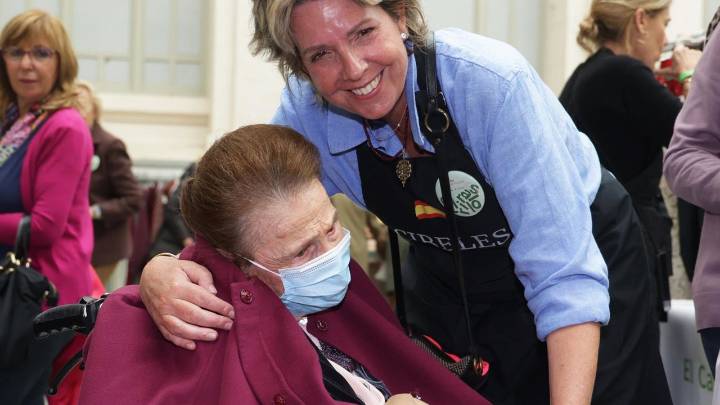 La infanta Margarita reaparece en el Rastrillo de Nuevo Futuro tras su ingreso hospitalario