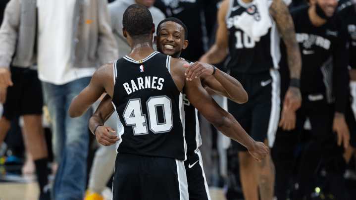 Fox, Barnes lead Spurs past Grizzlies 111-101 in a battle without stars Wembanyama, Morant