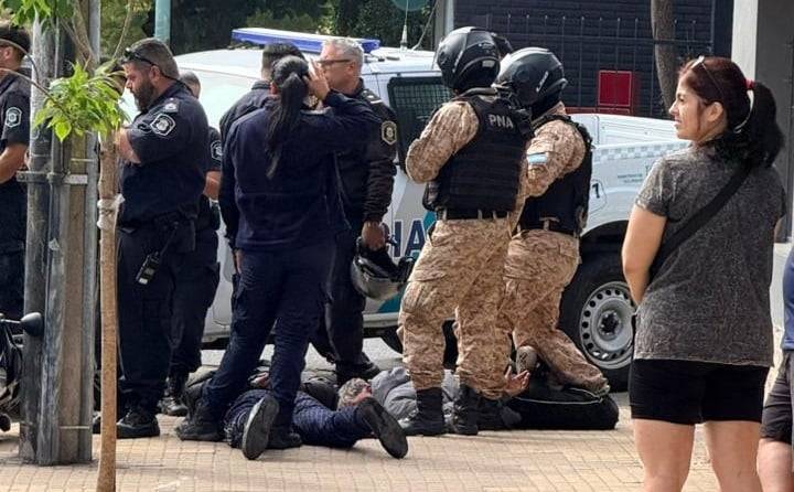 Dos motociclistas detenidos tras una persecución entre el Puerto y el macrocentro