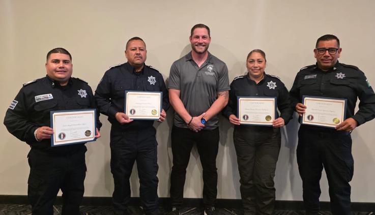 Capacitan a policías en Houston