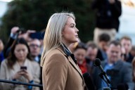 Detiene el ICE a una inmigrante con lazos familiares con secretaria con Karoline Leavitt