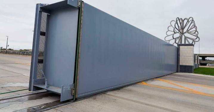 Flood gate testing will close First Avenue bridge in downtown Cedar Rapids