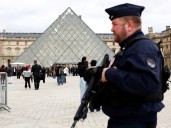 Anuncian detención de un cuarto integrante de la banda que robó el Louvre