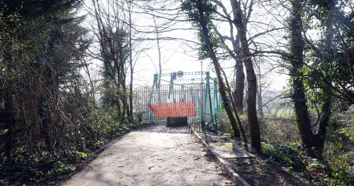 Council plans to lift listed Welsh bridge from the ground