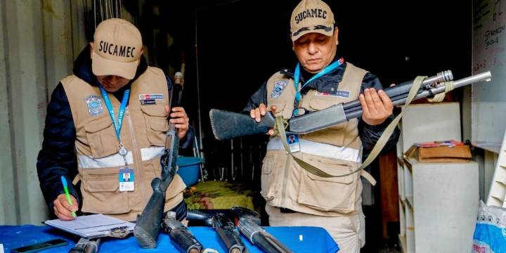 Megaoperativo en Lurín: Sucamec incauta casi 200 armas en empresa de seguridad privada con permisos vencidos