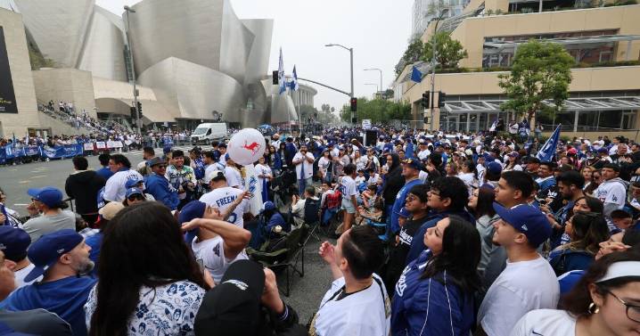 Los Angeles Dodgers' victory parade draws thousands of  fans