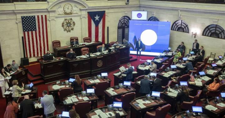 Senado aprueba medida para establecer moratoria a empleados federales