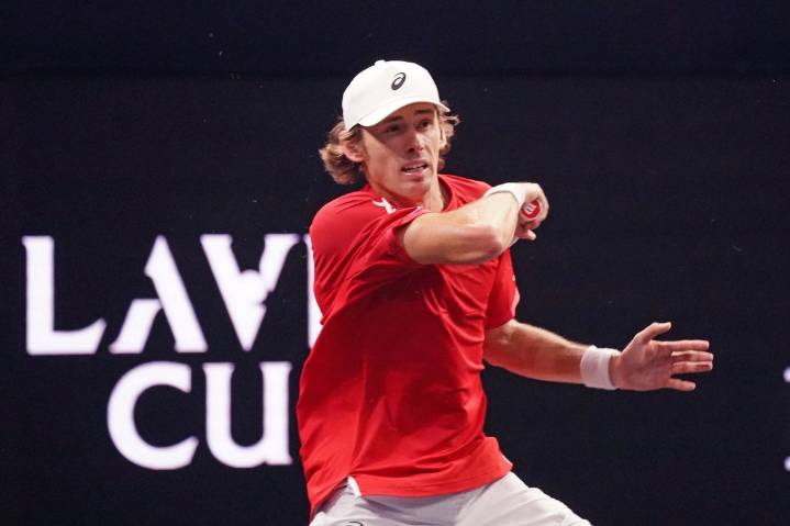 Deadspin | Alex de Minaur moves on at ATP Finals; Carlos Alcaraz secures year-end No. 1