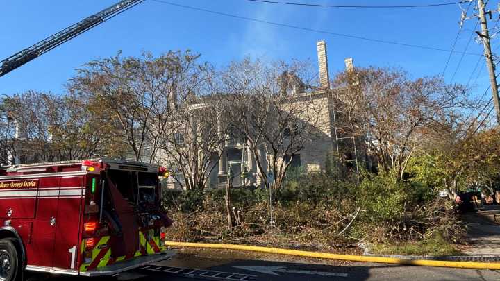 Smoke lingers from 'gutted' Graystone Inn in Wilmington…