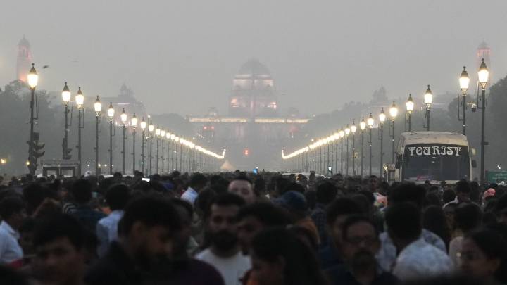 Delhi air quality hits season's worst, thick smog, plunging temperatures grip city
