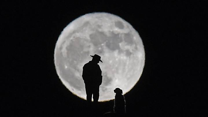 'Cold' moon visible soon. About December full moon, final supermoon of 2025