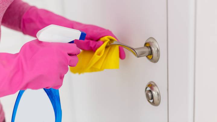 The Type Of Hardware You Should Never Spray With Glass Cleaner (& What To Use Instead)