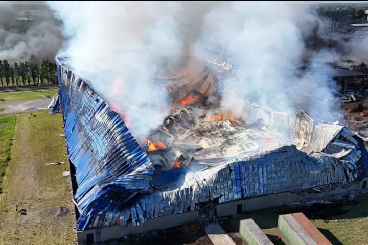 Explosión en Ezeiza: persisten focos activos y confirman fuego dentro de Iron Mountain