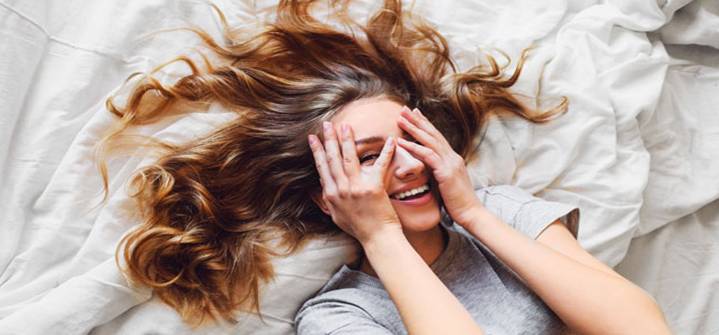 Claves para que tu melena se regenere en las noches mientras duermes