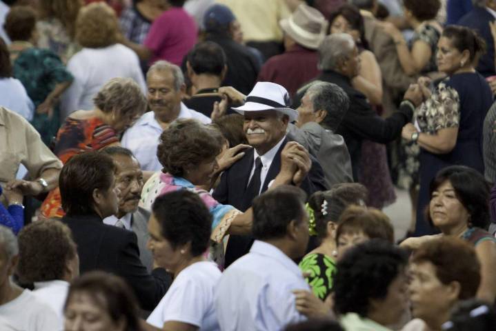 La credencial del INAPAM ofrece servicios y descuentos a ciudadanos mayores de 60 años