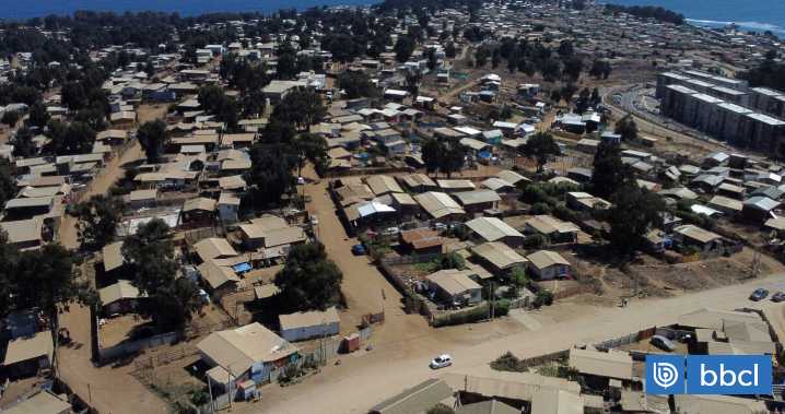 Megatoma de San Antonio: Minvu advierte que expulsión de 4 mil familias sería de "alto riesgo"