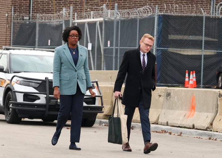 Rep. Underwood warns immigration crackdown in Chicago area not over