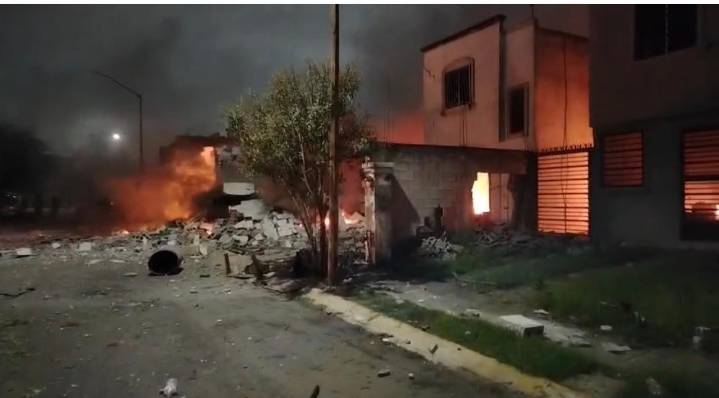 Fuerte explosión de pirotecnia en Pesquería afecta Apodaca