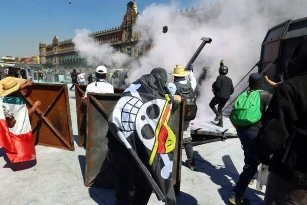 Condena BMA violencia en marcha; apunta a 'bloque negro'