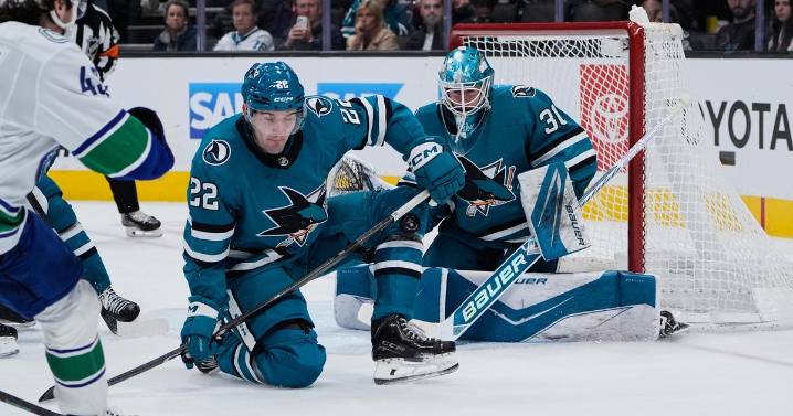 Will Smith scores as Sharks edge Canucks 3