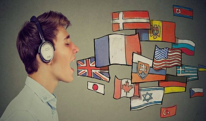 Hablar varios idiomas podría mantener un cerebro más joven, revela estudio