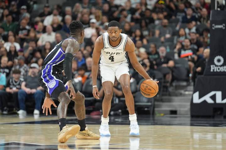 Deadspin | De'Aaron Fox fuels Spurs as Kings drop 6th straight