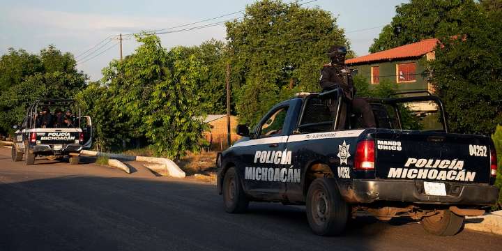 Detienen a policía municipal de Michoacán implicado en un feminicidio y tortura, aún faltan 8 por ser aprehendidos