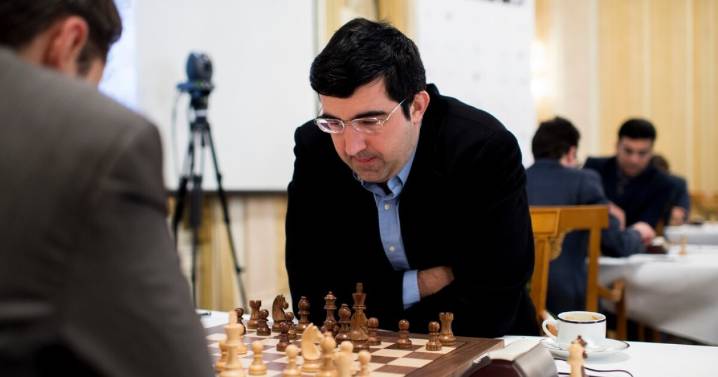The chess federation accuses a former champion of harassing a rival who died