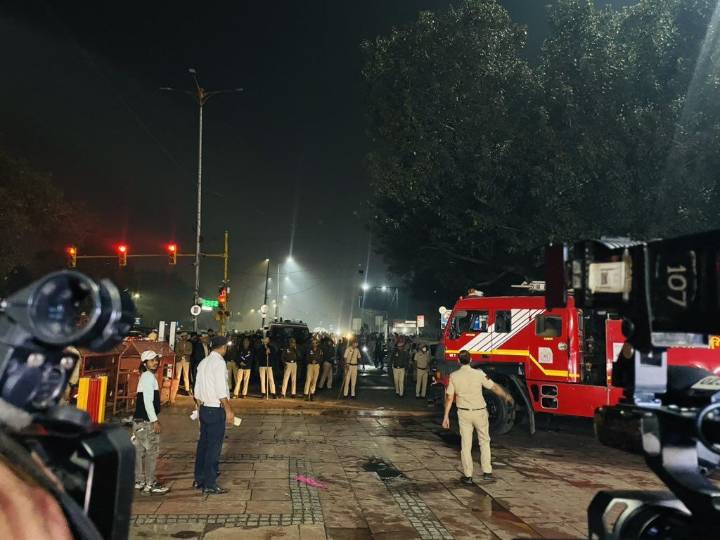 Red Fort blast: Delhi Police on alert to trace red SUV linked to suspects