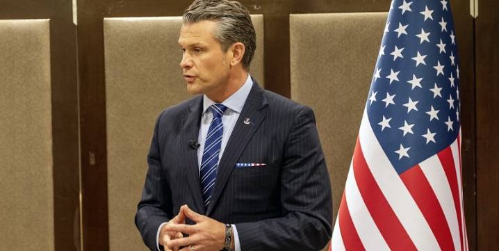 Jefe del Pentágono visita República Dominicana en medio de despliegue en el Caribe