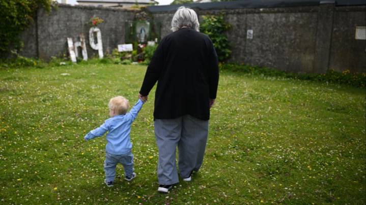 'Do it your way': Mom’s viral take on babysitting sparks parenting debate