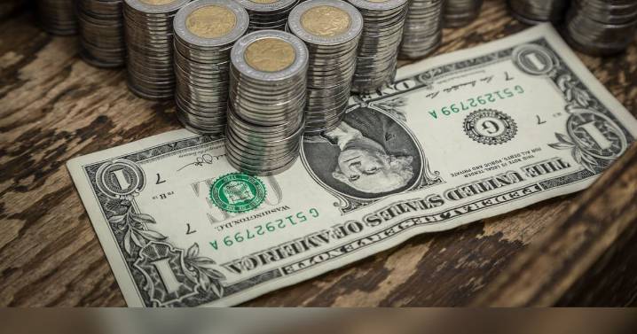 Peso sufre su peor caída en tres meses y el dólar sube a 18.70