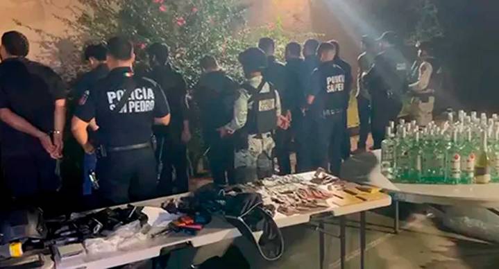 Cae fiesta clandestina con 350 menores alcoholizados en San Pedro, NL: hay 11 detenidos, armas y 100 mil pesos asegurados