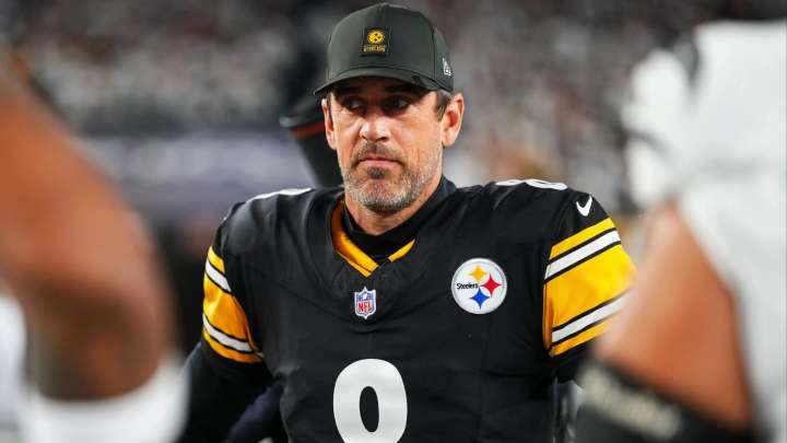 Steelers make Aaron Rodgers bench decision after veteran QB offers NSFW moment to cameras before Bears game