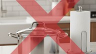 Limpiar ollas con papel de cocina: por qué nunca hay que hacerlo y qué les puede pasar