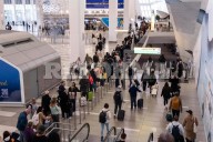 Suman más de 2 mil vuelos cancelados en EU por cierre