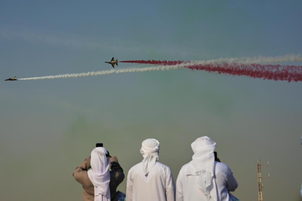 Un avión se estrella durante una exhibición en el Dubai Air Show