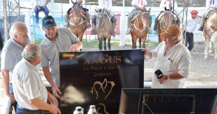 Los reproductores de “El Porvenir” brillaron en la pista de ventas de Ganadera del Sur
