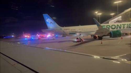 2 planes make contact on taxiway at LaGuardia Airport