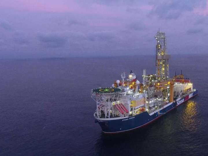 YPF sale a buscar petróleo y gas en el mar de Uruguay: cómo es la exploración "offshore" y los parecidos con África