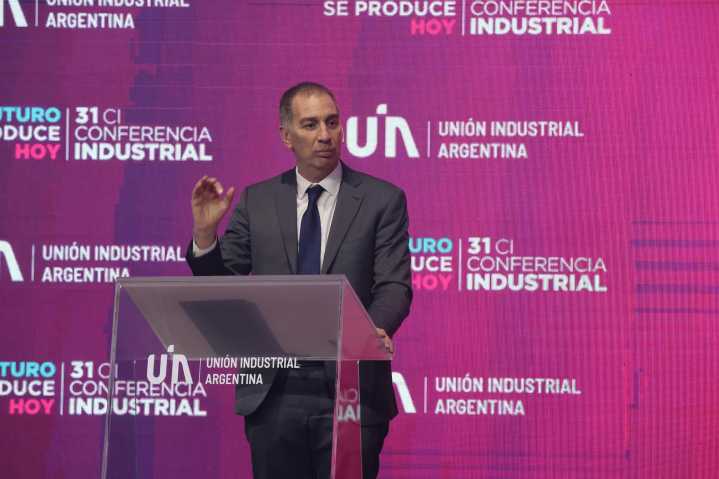 Frente a empresarios, Santilli defendió la reforma laboral y prometió obtener el apoyo de los gobernadores