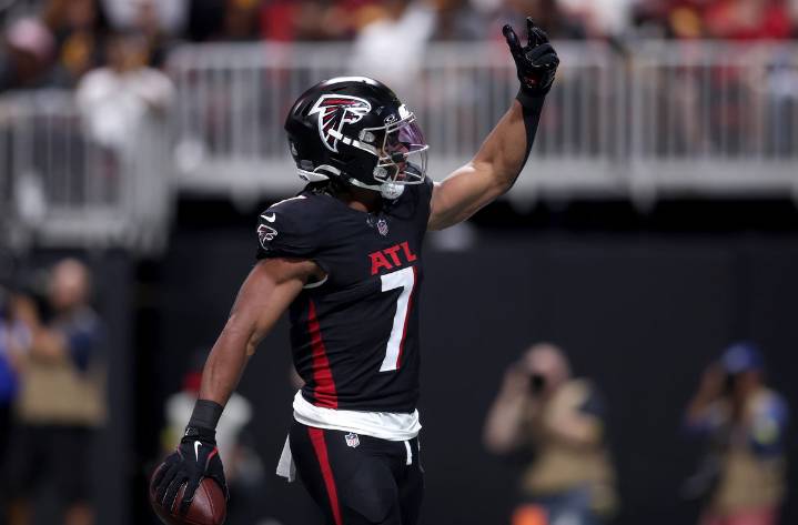 Bijan Robinson Fears Divide Inside Falcons Locker Room Amid Michael Penix Jr.’s Injury The Atlanta Falcons running back Bijan Robinson fears a locker room divide after the loss to the Panthers this Su